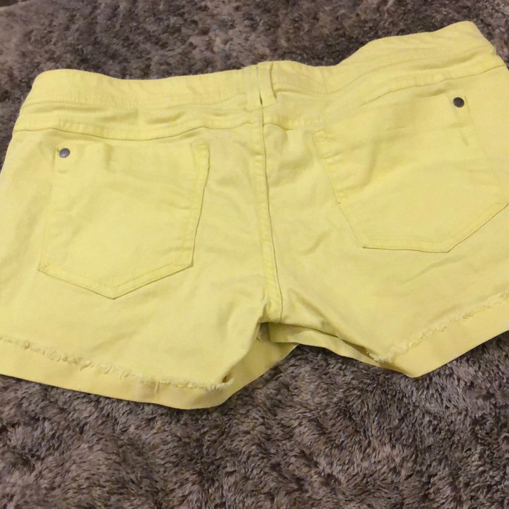 Yellow shorts - Picture 2 of 2